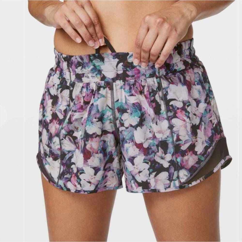 Lululemon Hotty Hot Low Rise Shorts 2.5” Size 8